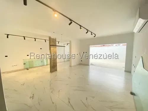 Fredxia Castillo Vende Hermosa Casa Remodelada A Estrenar, Coenctada A Planta Electrica En La Rosaleda, Este De Barquisimeto. Fc # 26-17660.