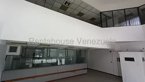 Daniela Linarez Vende Local Comercial De276 M2 Distribuidos En Dos Plantas, Áreas De Oficinas, Baños, Ubicado En Av. 20 Centro De Barquisimeto