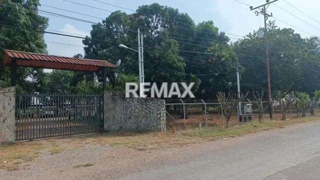 Se Vende de oportunidad minifinca operativa con amplio terreno sector la Pica del Neverí