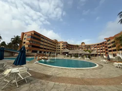 En Venta Apartamento De 55mts2 En El Conjunto Los Roques, Tucacas Estado Falcón / Emer