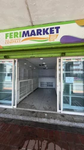 Yr En Venta O Alquiler Amplio Local Comercial En Plena Av Las Ferias Ideal Para Mercados Ferreterías Comercio Amplias Panaderías Etcétera