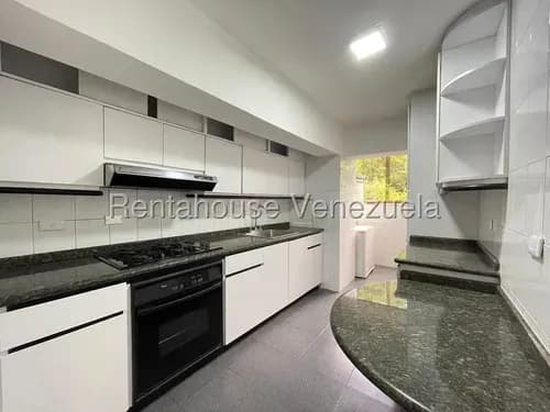 Se Alquila Apartamento En La Urb.santa Rosa, #26-17395 Carmen Medina