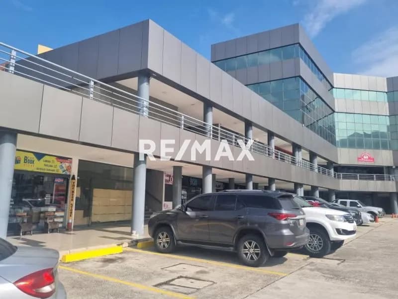 Venta de Local en Mañongo en El C.C Paseo Jardín Mañongo