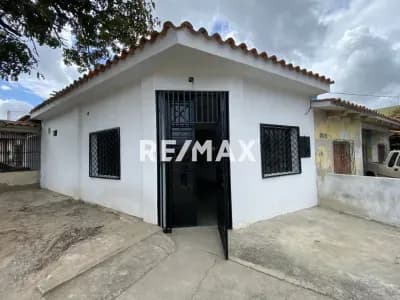 Se alquila local Comercial por toda la Av. Libertador a pie de calle