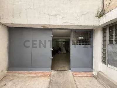 Local + Apartamento en Venta en Los Chaguaramos