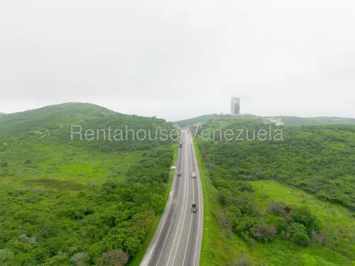 María Valera Vende Extenso Terreno Al Este De Barquisimeto, Con Un Relieve Ligeramente Ondulado, Ideal Para Proyectos Con Diseño Diferenciado.
