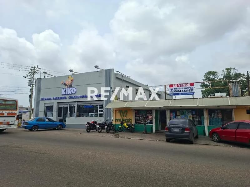 LOCAL COMERCIAL EN VENTA EN AVENIDA PRINCIPAL DE AMPARO