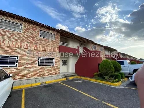 Cómodo Apartamento En Venta Urb Cerrado En Av Intercomunal Turmero 26-21005 Hc