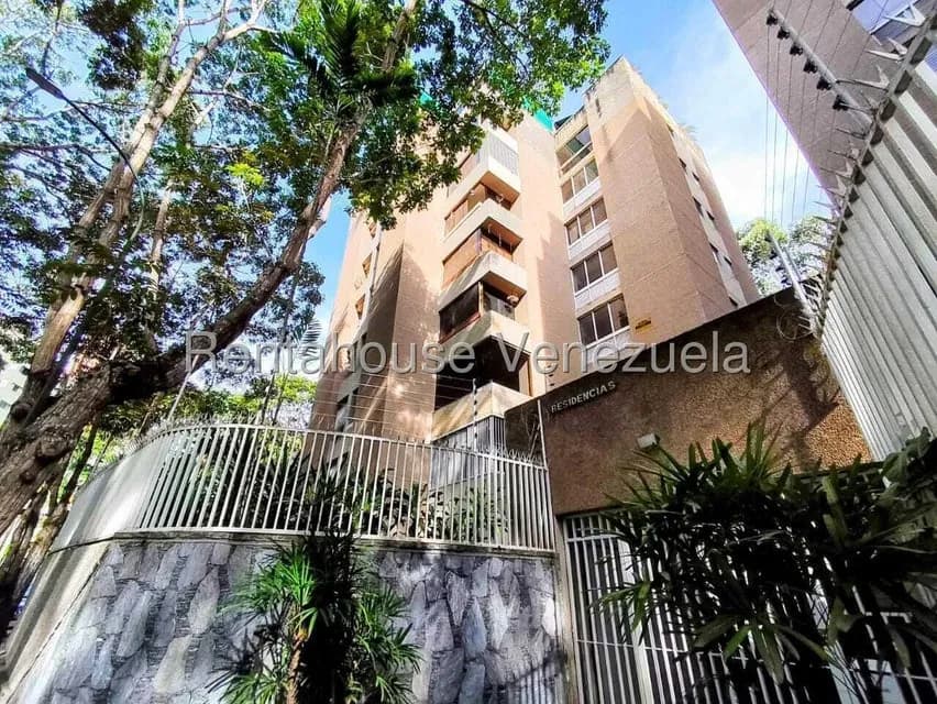 Apartamento (Duplex) en Venta en Las Esmeraldas, Distrito Metropolitano
