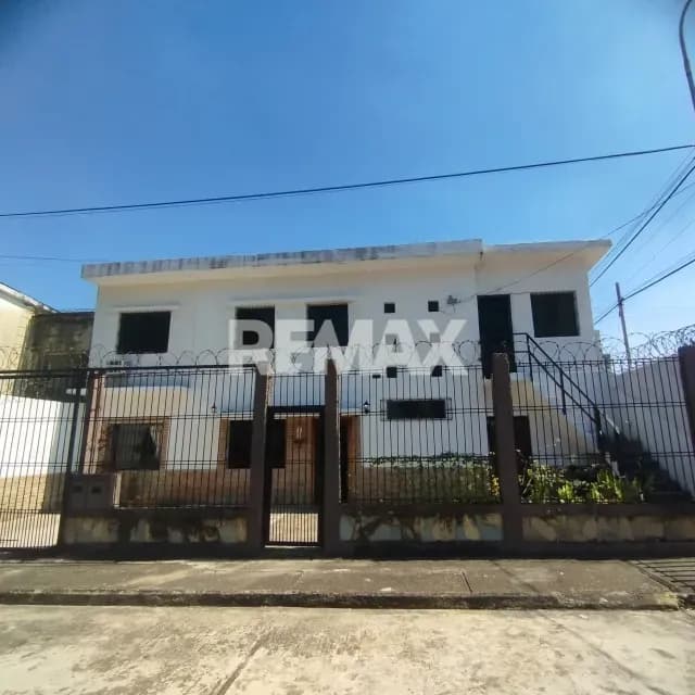 En Venta Casa A Pocos Metros De La Av. Bolivar Urb. Los Sauces