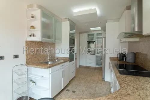 Ma - Apartamento En Venta En El Solar Del Hatillo, Piscina Con Vista Infinita Climatizada - 25-17336