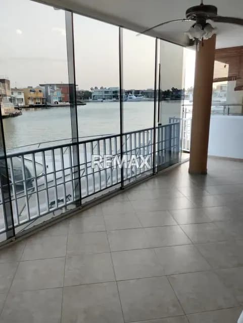 SE VENDE CASA BOTE A