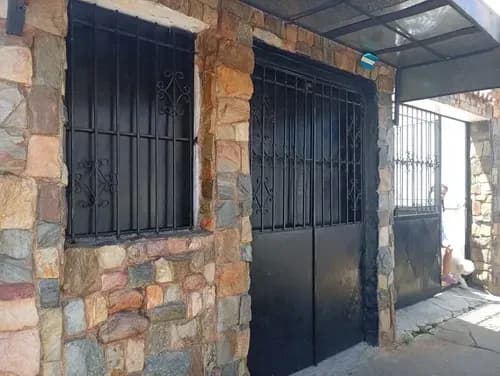 Vendo Casa Con Local Comercial, Valencia Sector Candelero- Calle Silva, Detras Del Palacio De Justicia. (e.g)