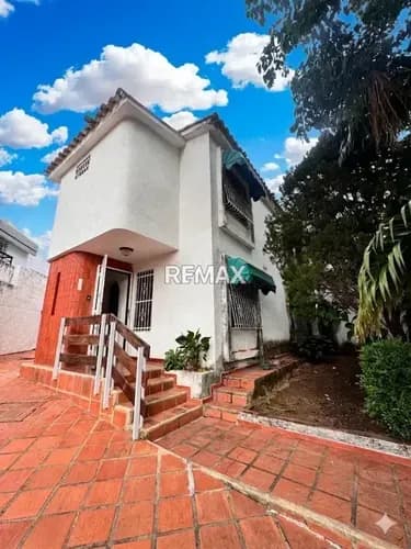 Yt Se Vende Casa A Remodelar En Calle Cerrada, Urb. La Trigaleña Baja