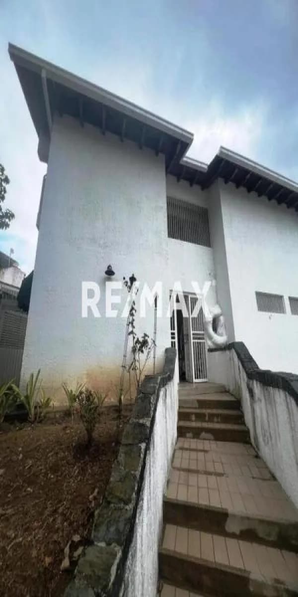 CASA EN VENTA - URB. COLINAS DEL TAMANACO