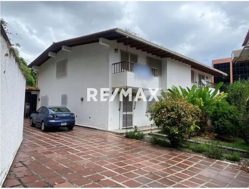 Linda Casa En ALQUILER En Colinas de Tamanaco 630m2. 3H+S.4B.6E