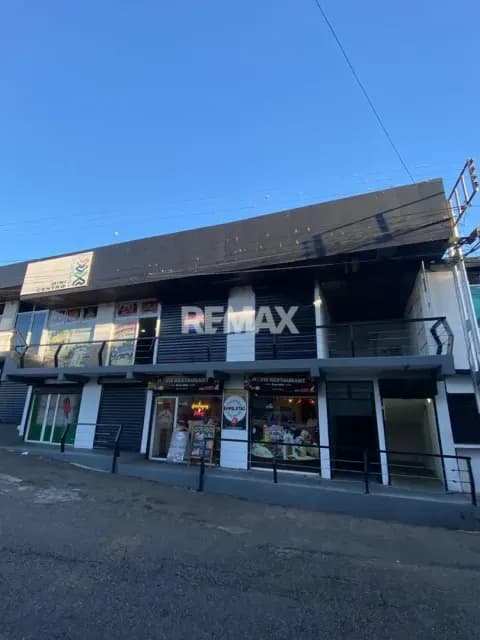 ALQUILER Local comercial en el mini centro UCATT frente a la católica nueva 60MTS