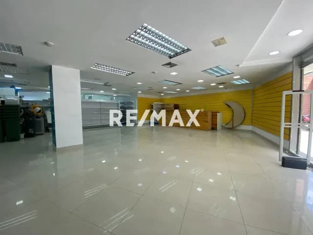 Local Comercial en venta de alto impacto en la Av Francisco de Miranda
