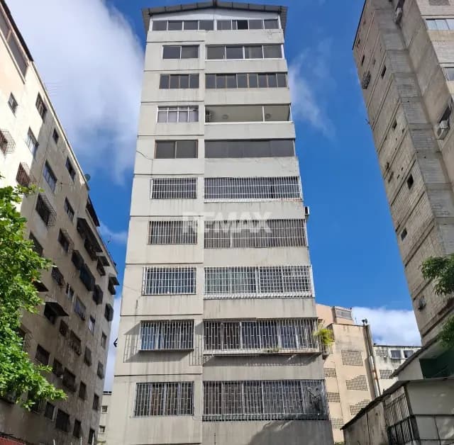 ALQUILO OFICINA AMOBLADA LOS CAOBOS- CARACAS
