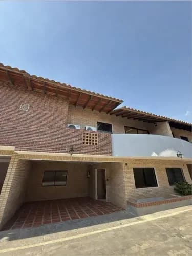 En Venta Amplio Townhouse En Urbanización Mañongo Residencias Alto Saman Naguanagua Yt