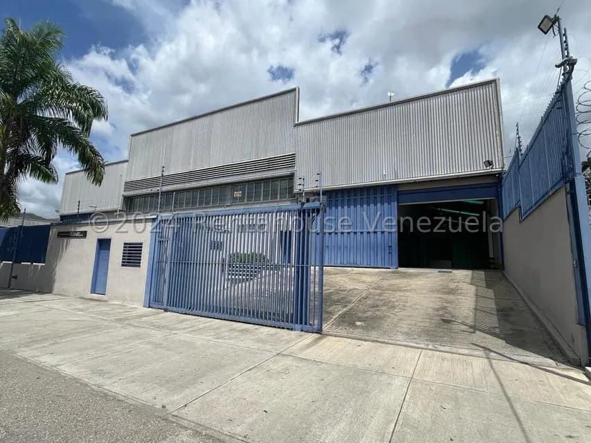 Comercial (Galpon - Deposito) en Alquiler en Los Naranjos, Miranda