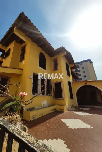 Quinta en venta en la av Bolivar de Lecherias