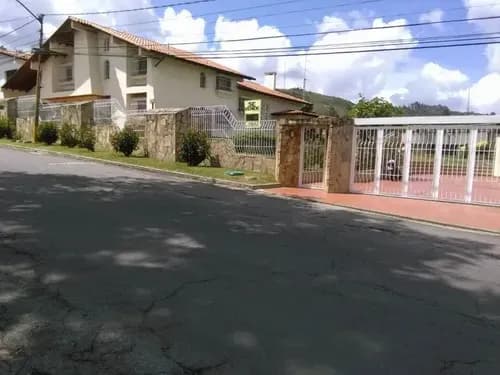 Casa Espectacular En Venta En Club De Campo, San Antonio De Los Altos, Entrada Desde Km15 De La Carretera Panamericana