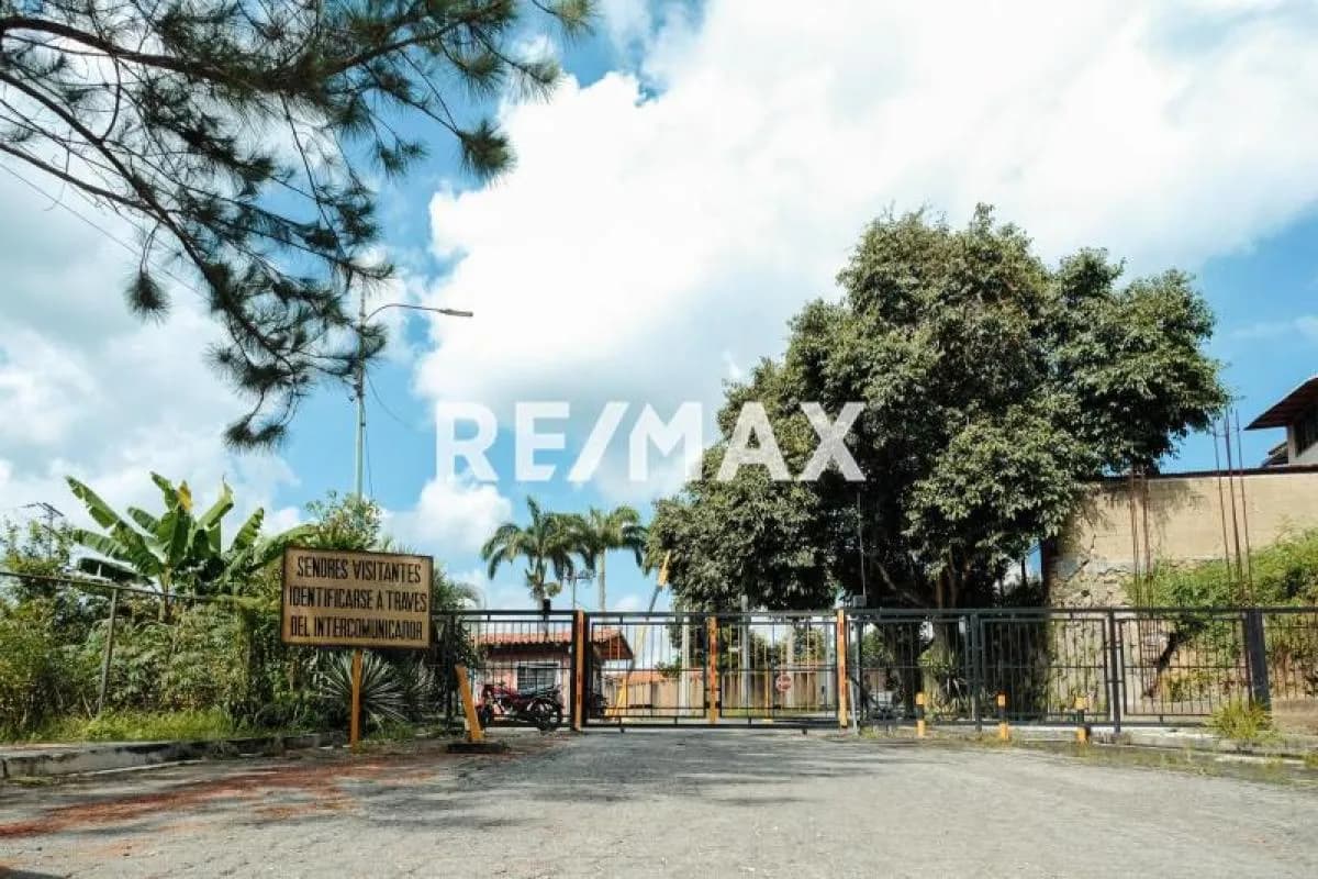 EN VENTA TERRENO en la Urb Carialinda