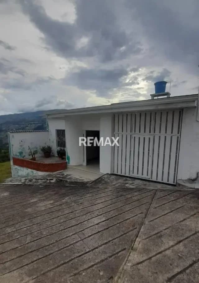 CASA EN VENTA EN PERIBECA