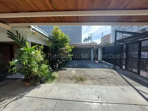 De 594mts2 Casa En Venta En La Urbanizacion La Arboleda Zona Norte Maracay 26-12449 Holder