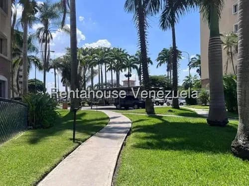 Karen Burgos Vende Hermoso Y Acogedor Apartamento Remodelado Con Acabados De Lujo Al Oeste De Barquisimeto, Listo Para Habitar.