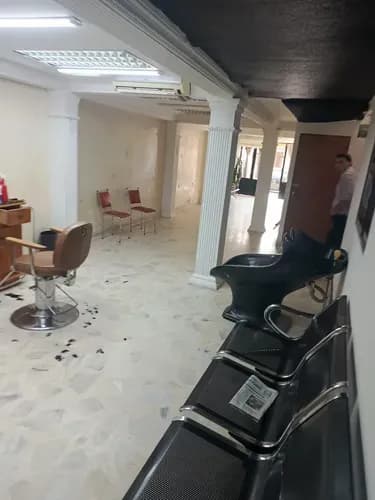 Amplio Local Con Deposito O Apto Para Doble Proposito Aire Acondicionado, Baño Estacionamiento Para Moto Cocina,habitacion , Baño Rejas De Seguridad Bodegon Restaurant Etc