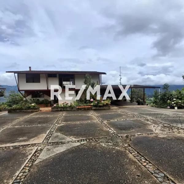 En venta cómoda y confortable GRANJA MIRADOR,en Bocono, Trujillo, específicamente en la zona Ilamada caserío el Hato