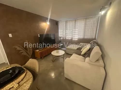 Apartamento En Alquiler Remodelado Y Equipado En Los Naranjos Humboldt Yf 26-19419