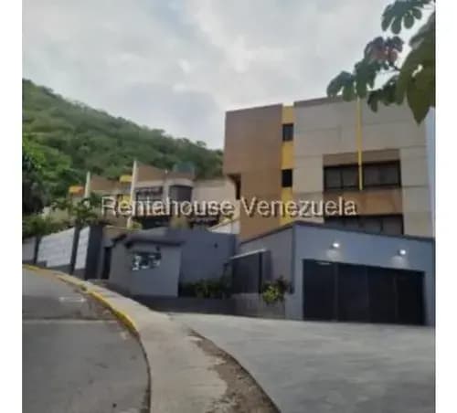 #26-10473 Exclusivo Townhouse En Alto Prado