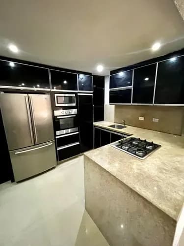 En Venta Townhouse En Conj. Resd. Pozo Esmeralda, San Diego Z28-04 Angel Tovar