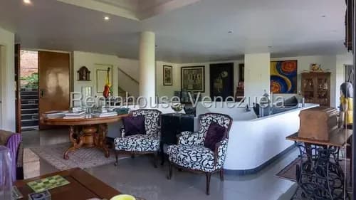 En Venta Espaciosa Casa En Calle Cerrada Con Vista Al Ávila En La Urb. El Peñón. Cod. 26-12649. Ls