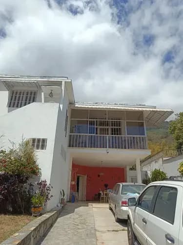 Las Palmas Calle Privada, Venta Hermosa Casa Para Remodelacion, Esta Habitable, Con Un Anexo Independiente
