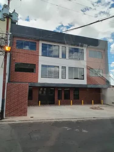 Inmobipiña Vende Edificio En Upata, Estado Bolivar - Fl
