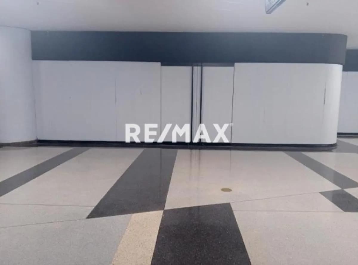 En venta Local Comercial en CC Lido 317M², Municipio Chacao
