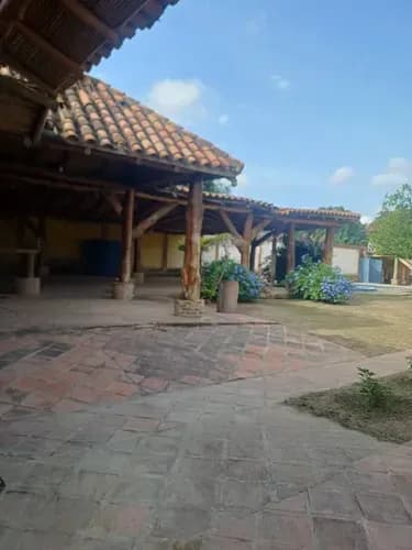 Emili Ofrece Nueva Captacion Platinum Inmuebles Casa Con Piscina En Sector Valle Fresco, San Diego - Carabobo. Cuenta Con 1000mtrs2 3 Habitaciones 2 En La Casa Abajo Con Su Baño.