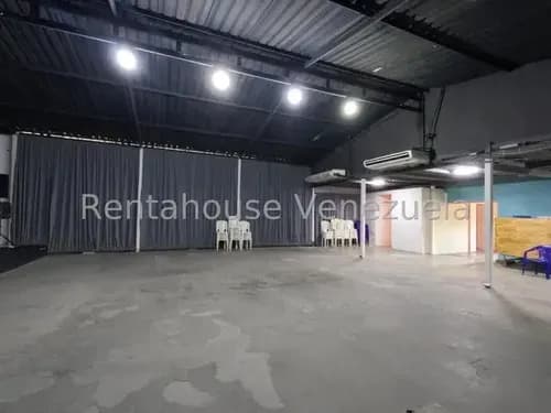 Erika Armeya Vende, Local Con Apartamento En El Centro De Barquisimeto. Flex: 25-7613