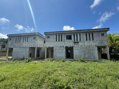 Venta De Townhouse / Carenero / 26-10906 Yg
