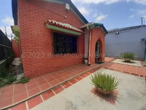Con Excelente Ubicación Casa En Venta En El Hipódromo Maracay Db 25-19163