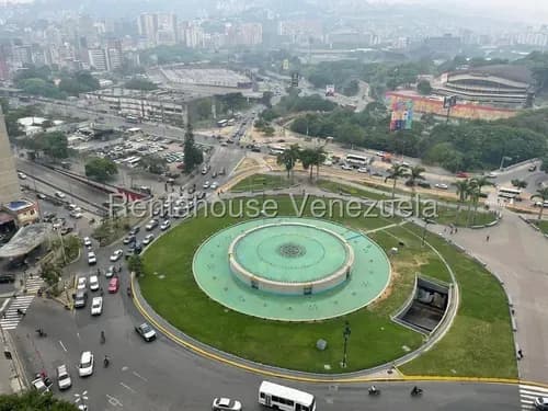 Ds // Excelente Amplia Y Ventilada Oficina Con Muy Buena Ubicacion, Busca El Desarrollo De Tu Negocio Con Esta Oportunidad En Alquiler, En Los Caobos // Mls #26-14665