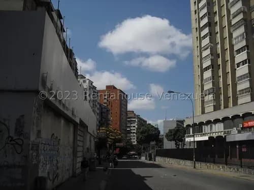 Se Vende Galpón - Terreno En Los Ruices Kmv