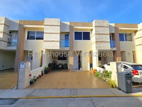 Marydoll Mogollón Ofrece En Venta Sofisticado Townhouse Urb. Villa Paris Zona Ribereña Cabudare-lara-*