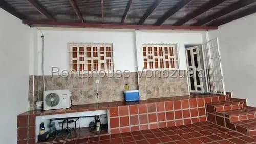 Marinel Saavedra Vende Hermosa Casa En Cabudare Urb Los Yabos En Optimas Condiciones Con Potencial Para Segundo Piso, Con 3 Habitaciones 2 Baños. Contactame Cod 26 14200.