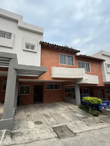 Town. House En Resd Bugambilia Mañongo-naguanagua. *amoblado* 159,60m2 2 Niveles 3 Habitaciones 3 Baños 2 Estacionamientos. An