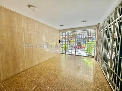 Zona Centrica En Colinas De Bello Monte Mls 26-14694 Rm